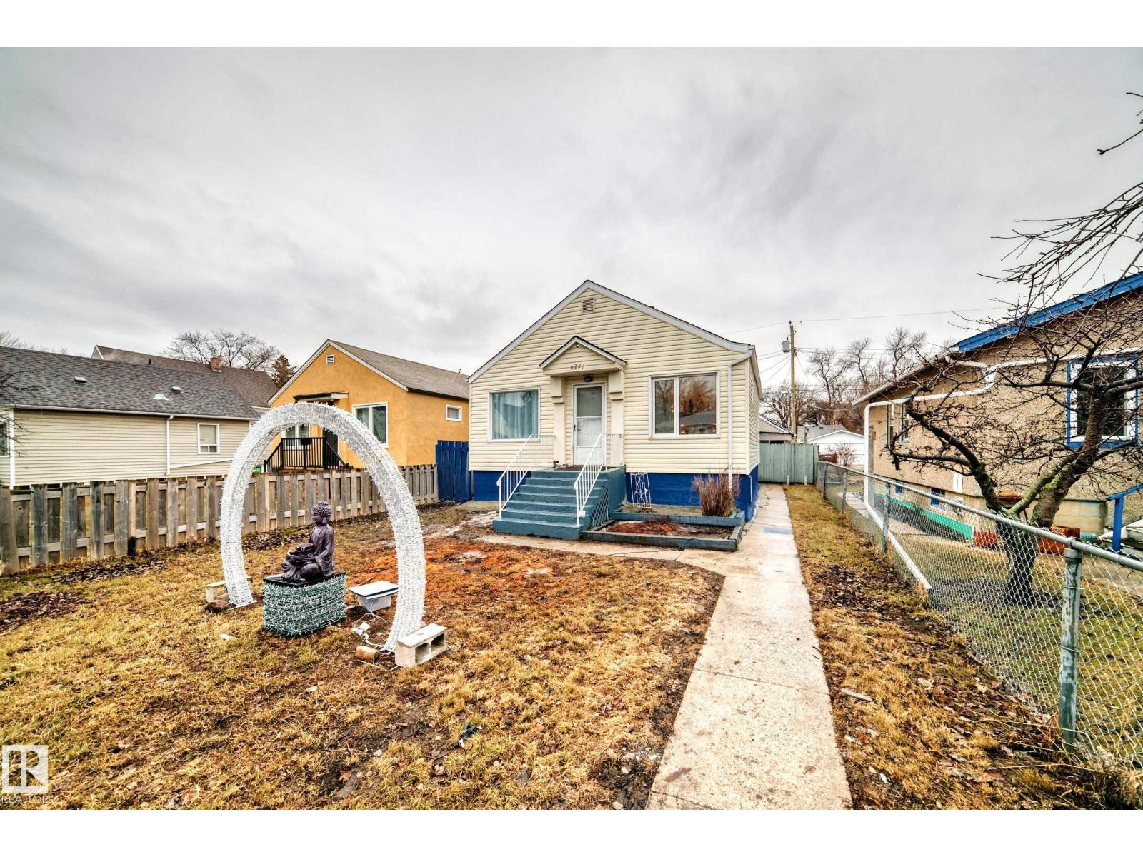 9221 110 Av NW, Edmonton, Alberta  T5H 1H2 - Photo 1 - E4482514
