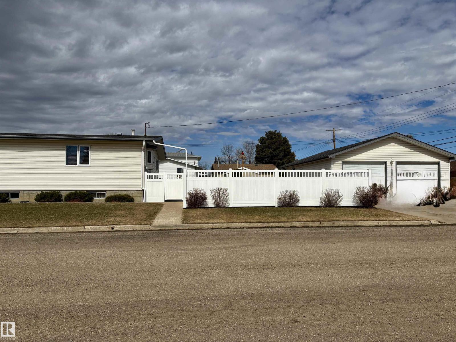 5302 48 Av, Vegreville, Alberta  T9C 1N1 - Photo 3 - E4483422