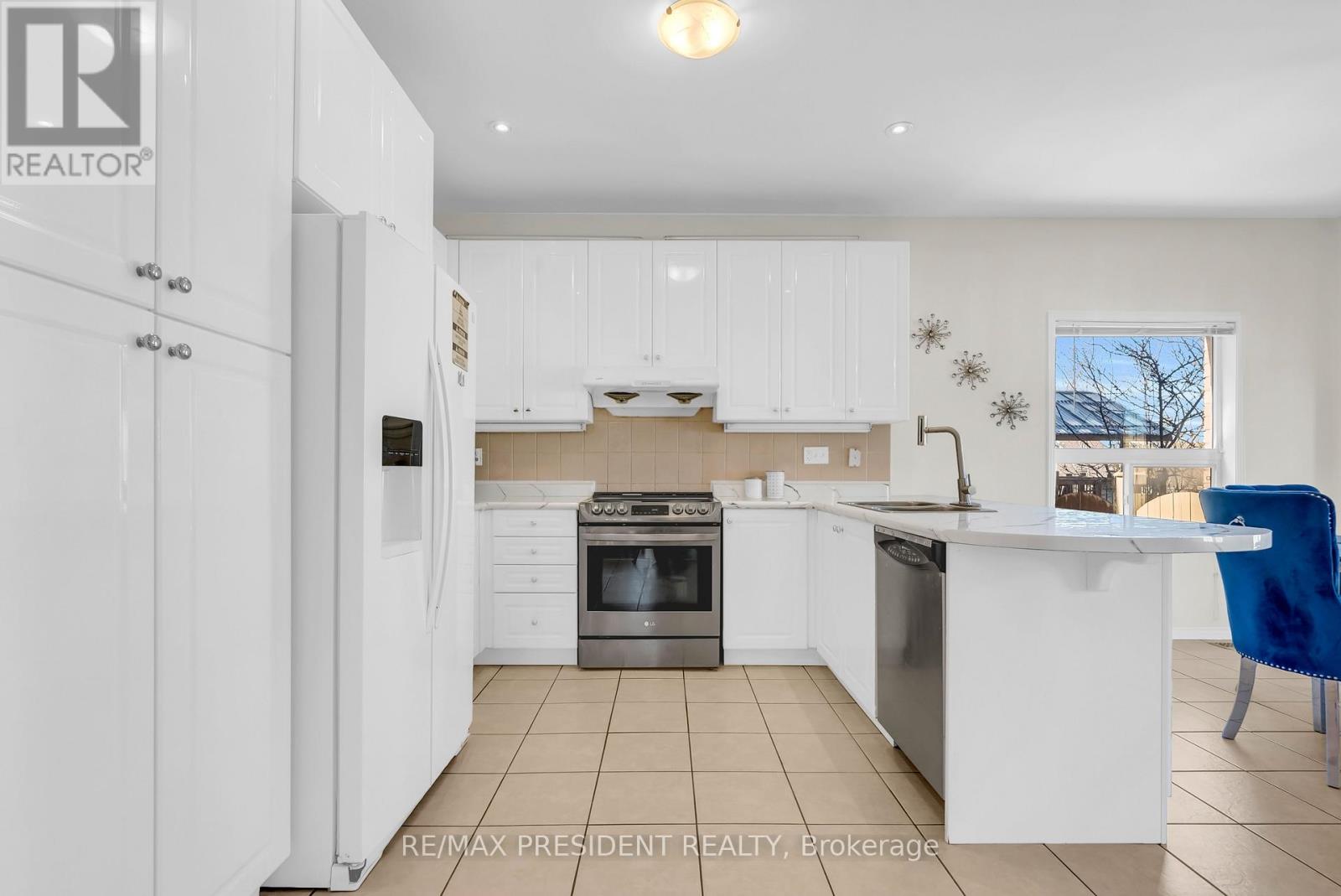 1 Crown Victoria Drive, Brampton (Fletcher's Meadow), Ontario  L7A 3A2 - Photo 15 - W13054856