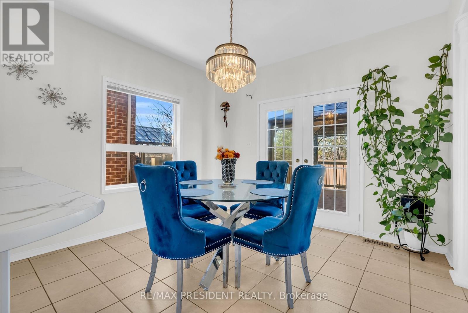 1 Crown Victoria Drive, Brampton (Fletcher's Meadow), Ontario  L7A 3A2 - Photo 16 - W13054856