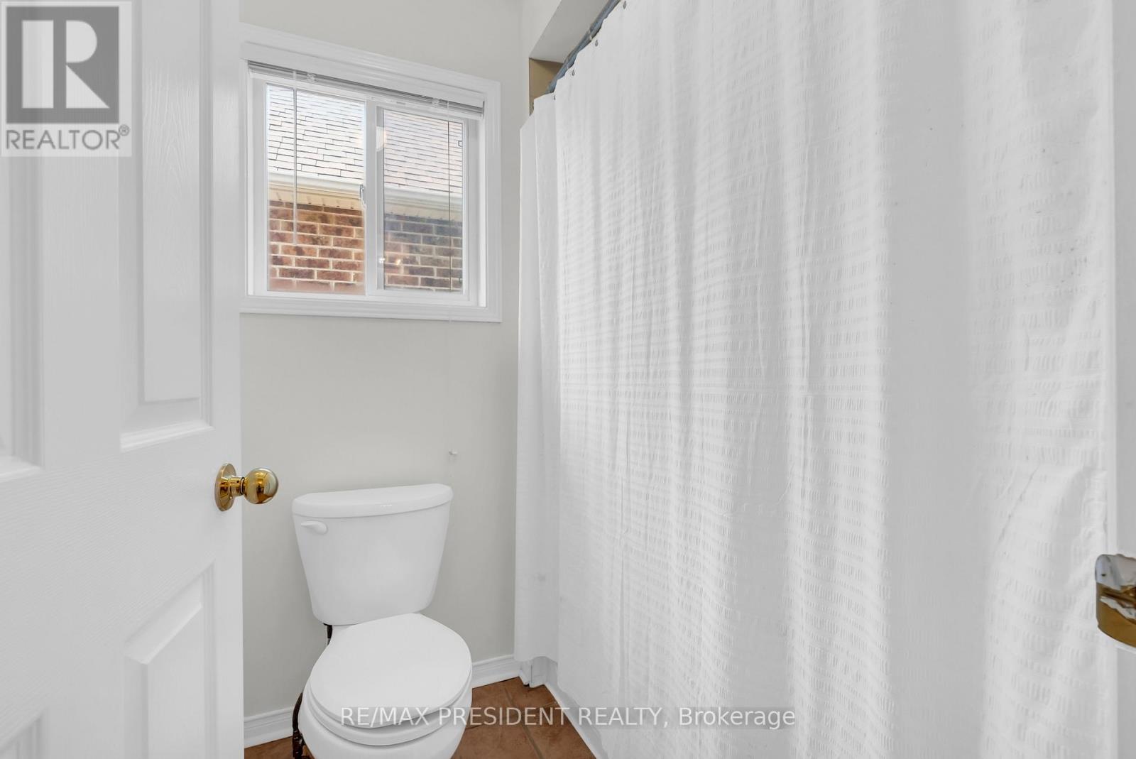 1 Crown Victoria Drive, Brampton (Fletcher's Meadow), Ontario  L7A 3A2 - Photo 43 - W13054856