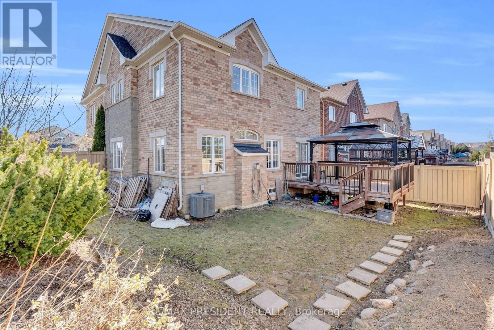 1 Crown Victoria Drive, Brampton (Fletcher's Meadow), Ontario  L7A 3A2 - Photo 48 - W13054856