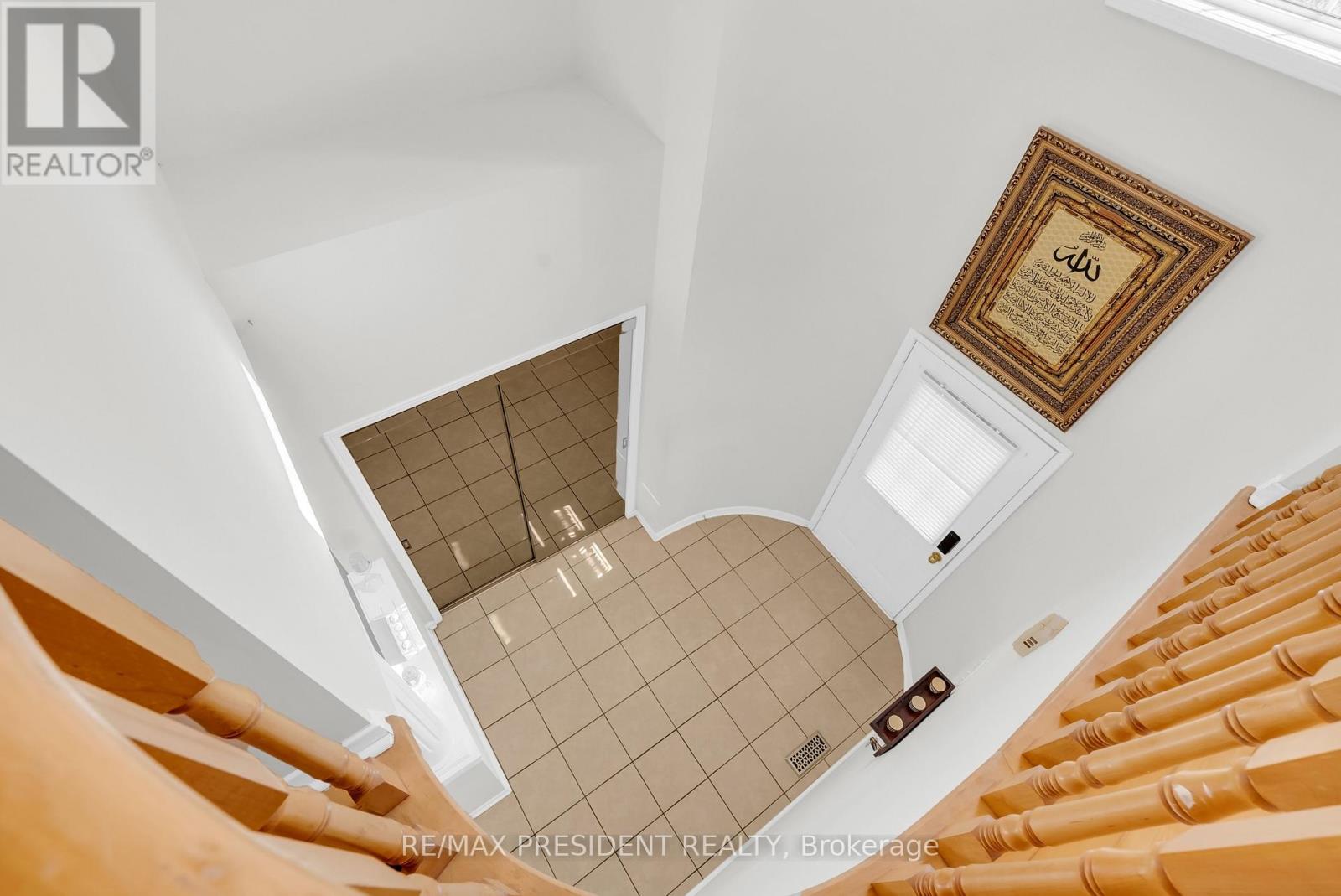 1 Crown Victoria Drive, Brampton (Fletcher's Meadow), Ontario  L7A 3A2 - Photo 6 - W13054856