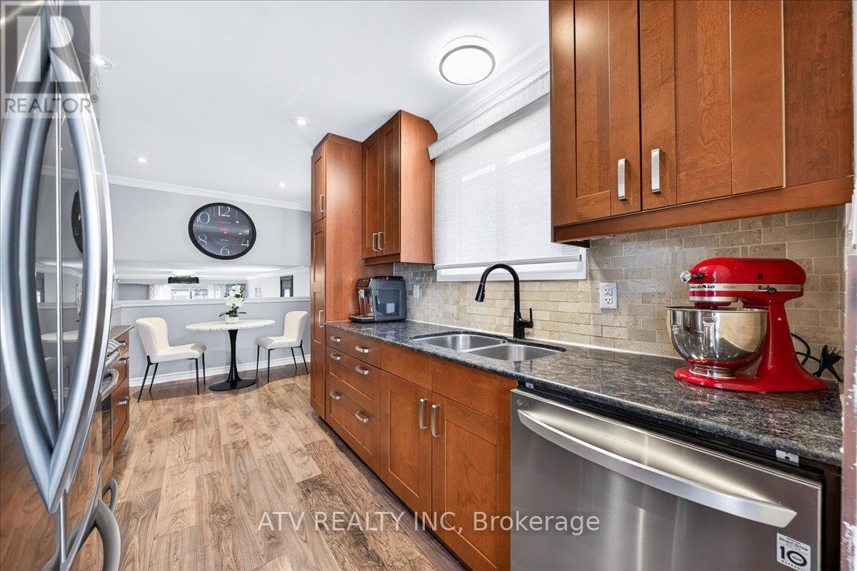 2504 Glamworth Crescent, Mississauga, Ontario  L5K 1G3 - Photo 11 - W13054868