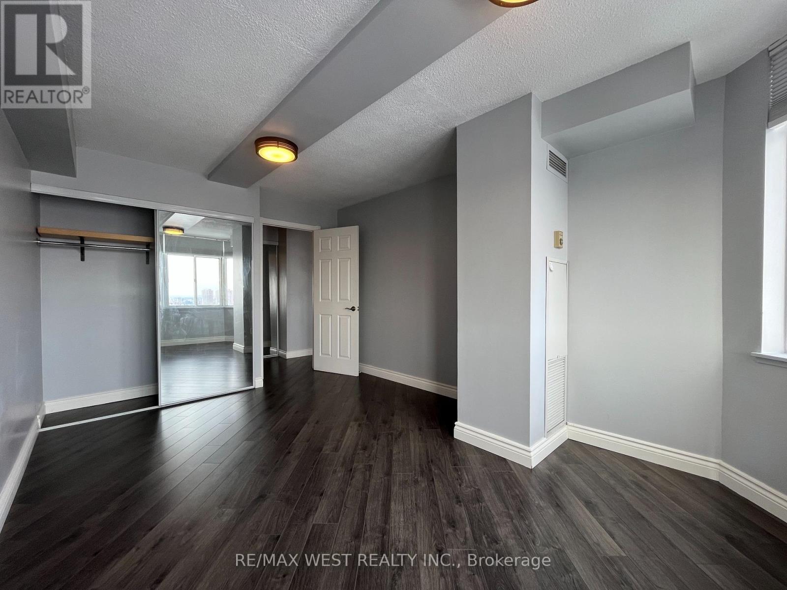 1007 - 300 Webb Drive, Mississauga, Ontario  L5B 3W3 - Photo 9 - W13054904