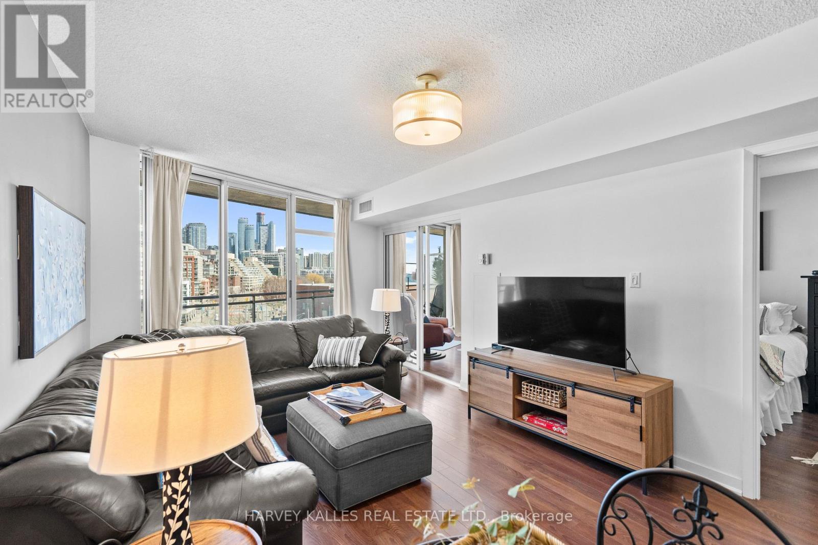 803 - 650 Queens Quay W, Toronto, Ontario  M5V 3N2 - Photo 1 - C13052574