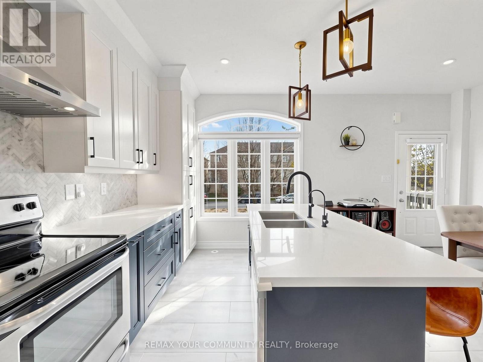 2327 Sutton Drive, Burlington, Ontario  L7L 6Y9 - Photo 17 - W13052756