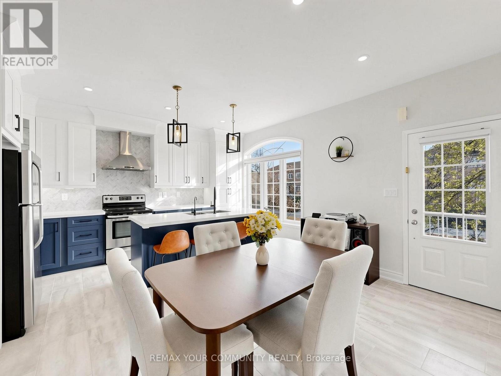 2327 Sutton Drive, Burlington, Ontario  L7L 6Y9 - Photo 18 - W13052756