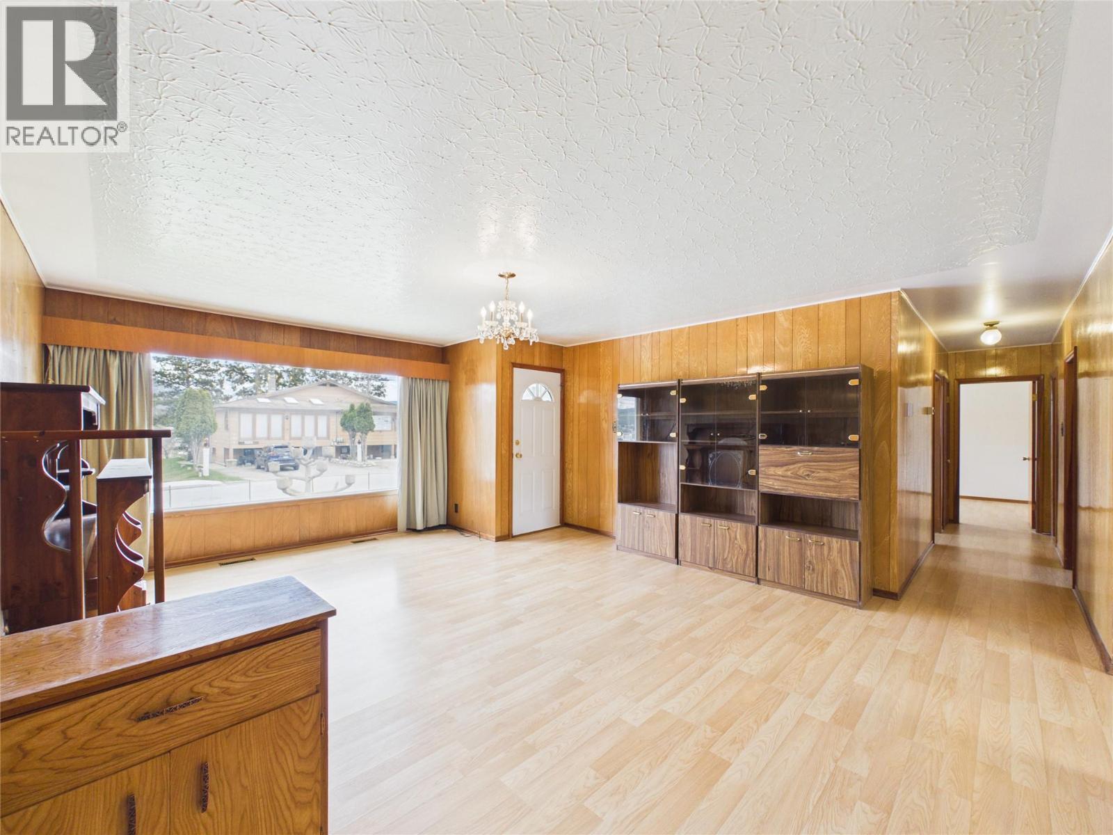 513 Hurry Avenue, Cranbrook, British Columbia  V1C 4C2 - Photo 3 - 10384959