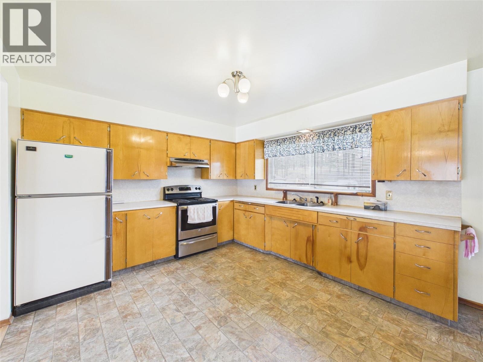 513 Hurry Avenue, Cranbrook, British Columbia  V1C 4C2 - Photo 6 - 10384959