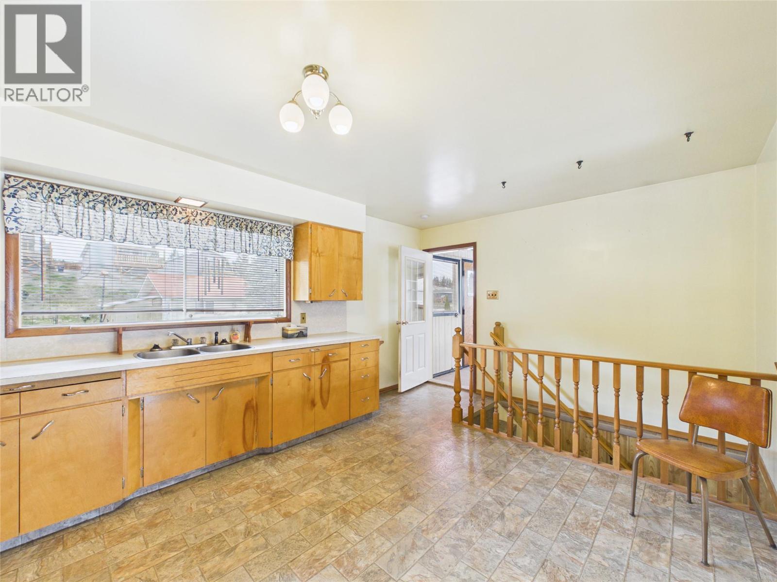 513 Hurry Avenue, Cranbrook, British Columbia  V1C 4C2 - Photo 7 - 10384959
