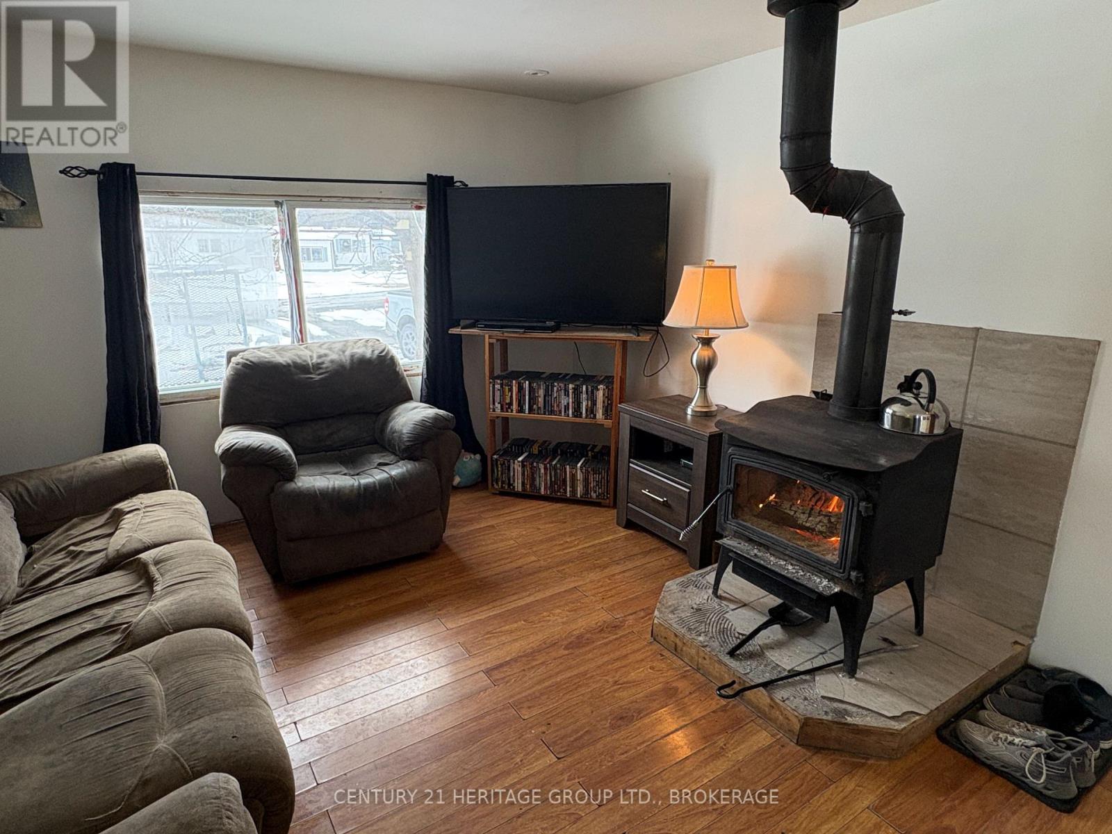 10 Wilson Street, Rideau Lakes, Ontario  K0G 1E0 - Photo 2 - X13054996