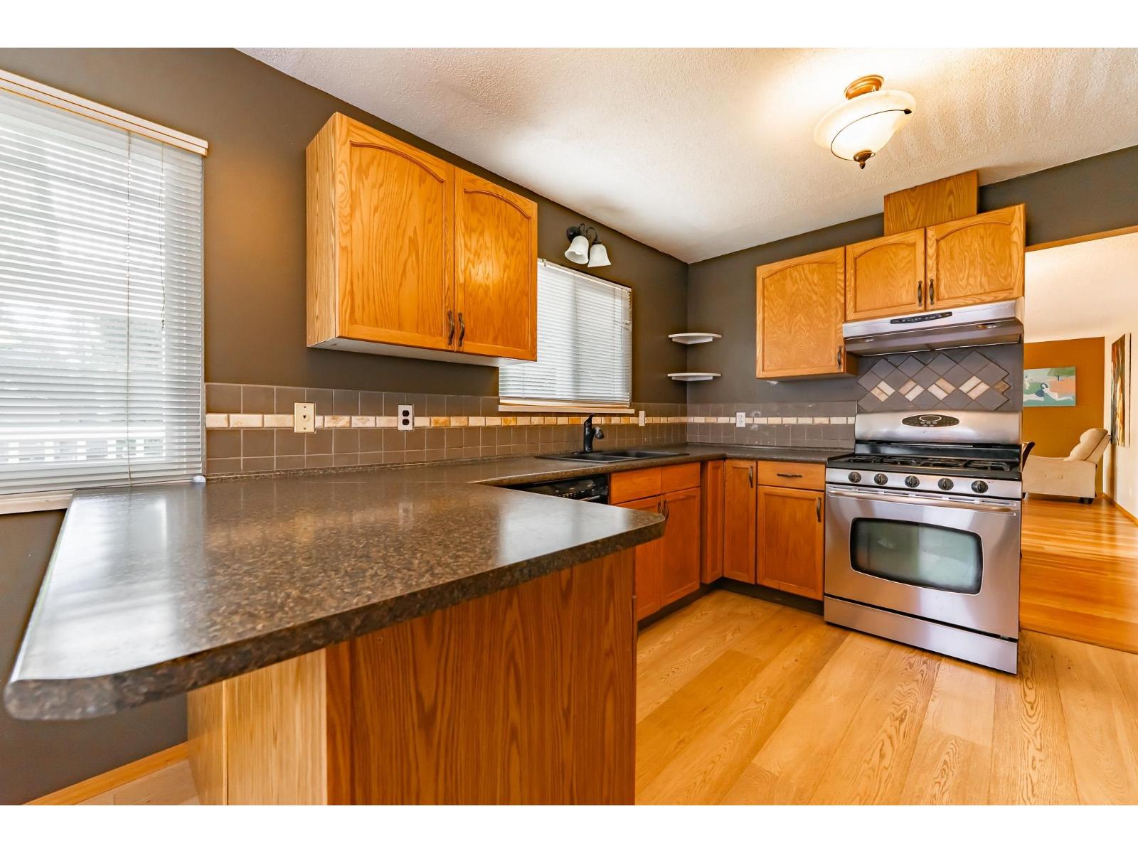 10216 142a Street, Surrey, British Columbia  V3T 4Z7 - Photo 4 - R3115663