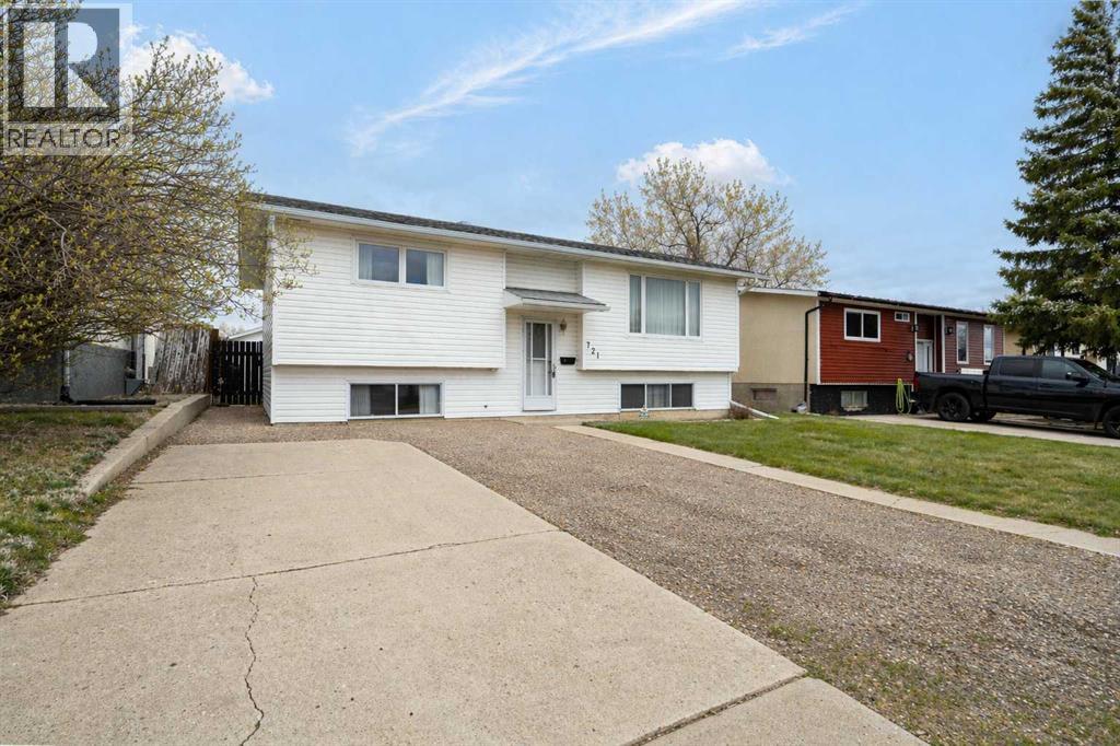 721 6 Street Se, Redcliff, Alberta  T0J 2P0 - Photo 3 - A2303834