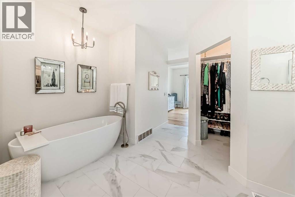 44 Eagleview Heights, Cochrane, Alberta  T4C 1P8 - Photo 26 - A2298220