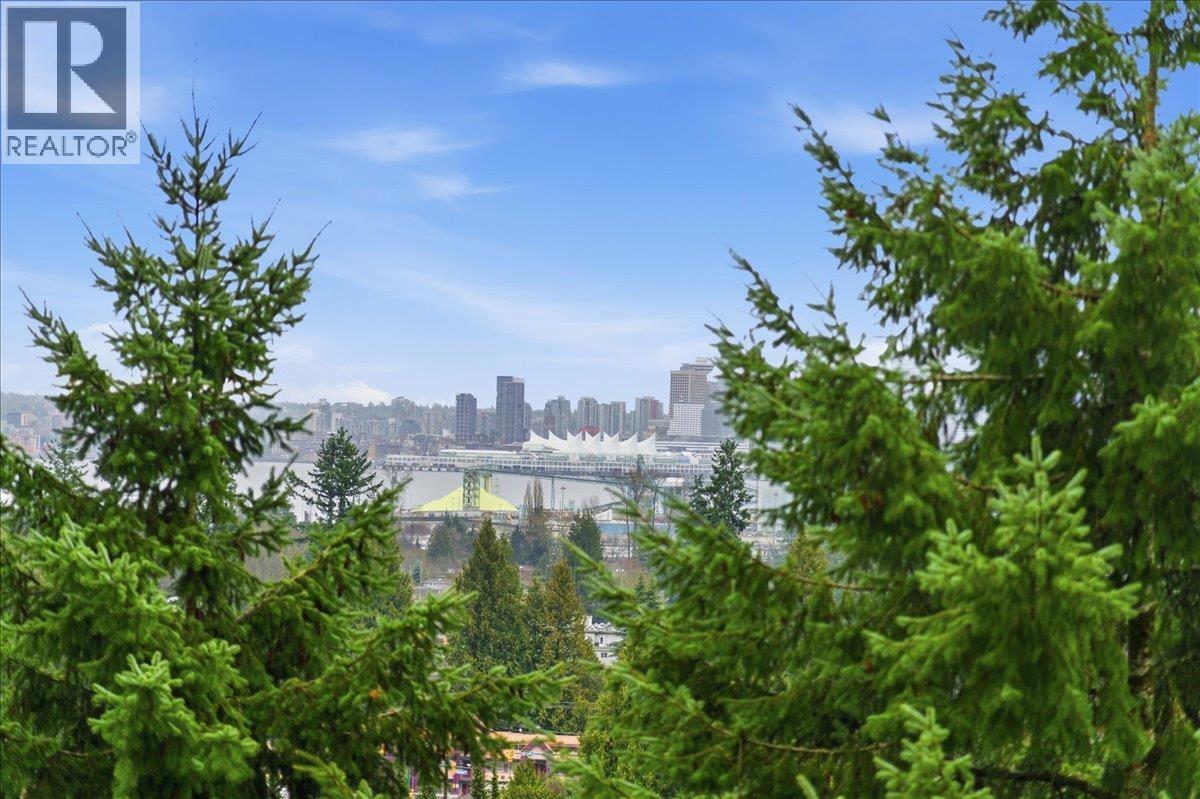 1301 2004 FULLERTON AVENUE, North Vancouver, British Columbia