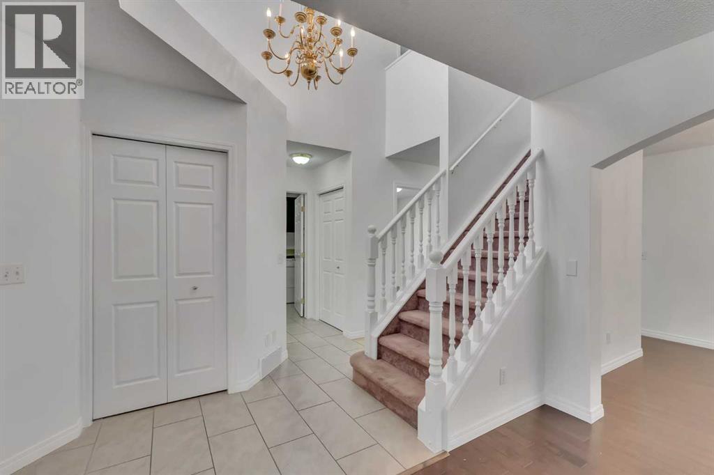 338 Panamount Drive NW, Calgary, Alberta  T3K 5M1 - Photo 5 - A2302756