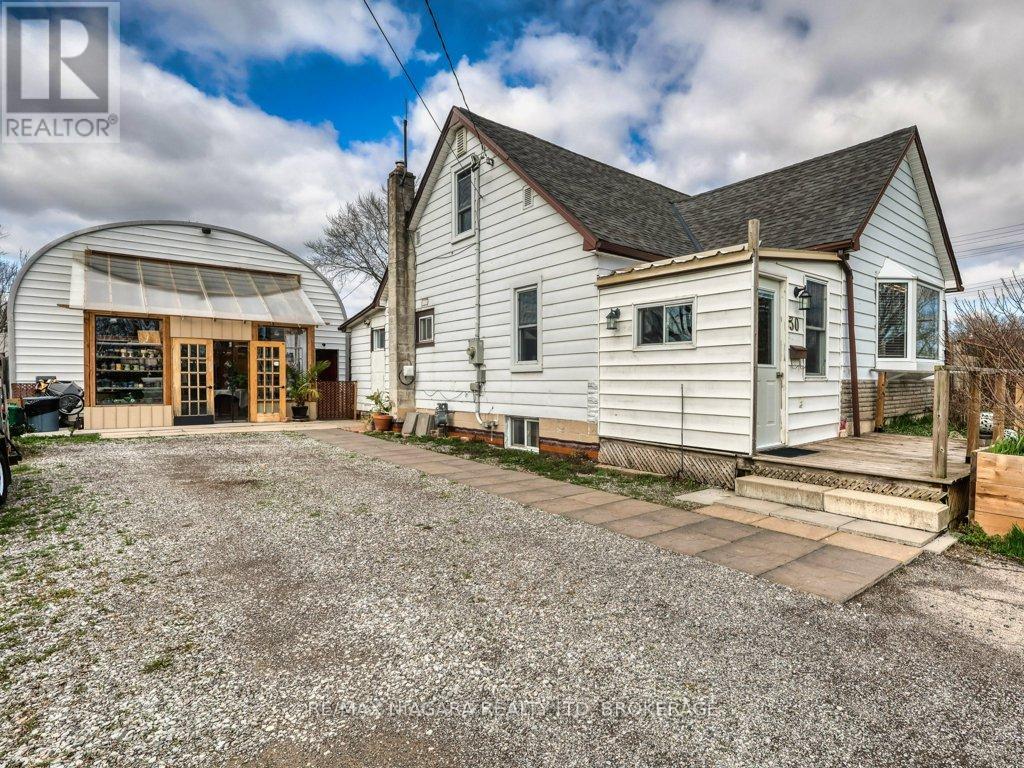 30 Erie Street, Welland (Dain City), Ontario  L3B 5J7 - Photo 3 - X13055060