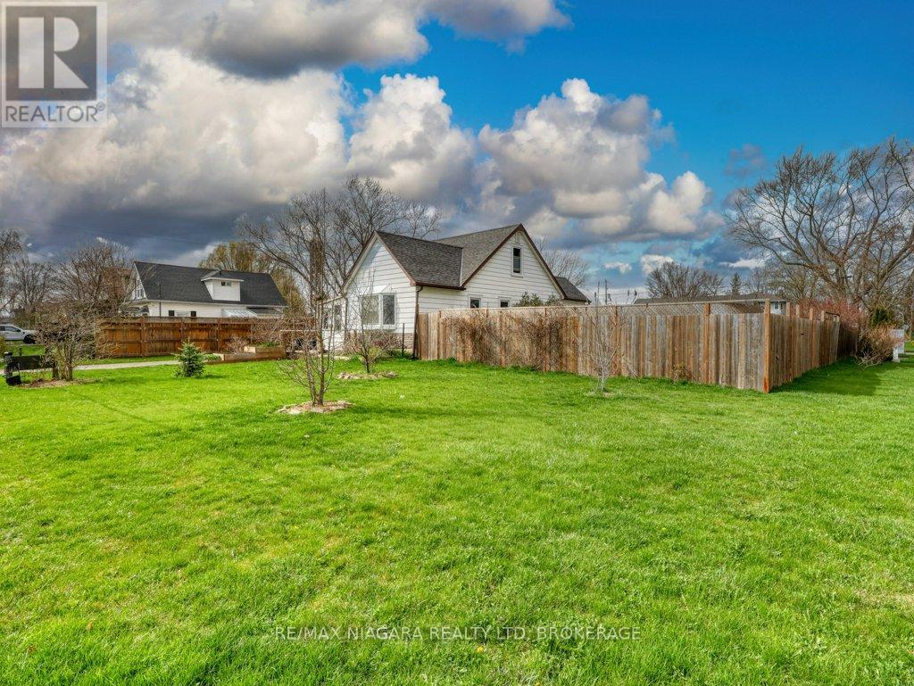 30 Erie Street, Welland (Dain City), Ontario  L3B 5J7 - Photo 4 - X13055060