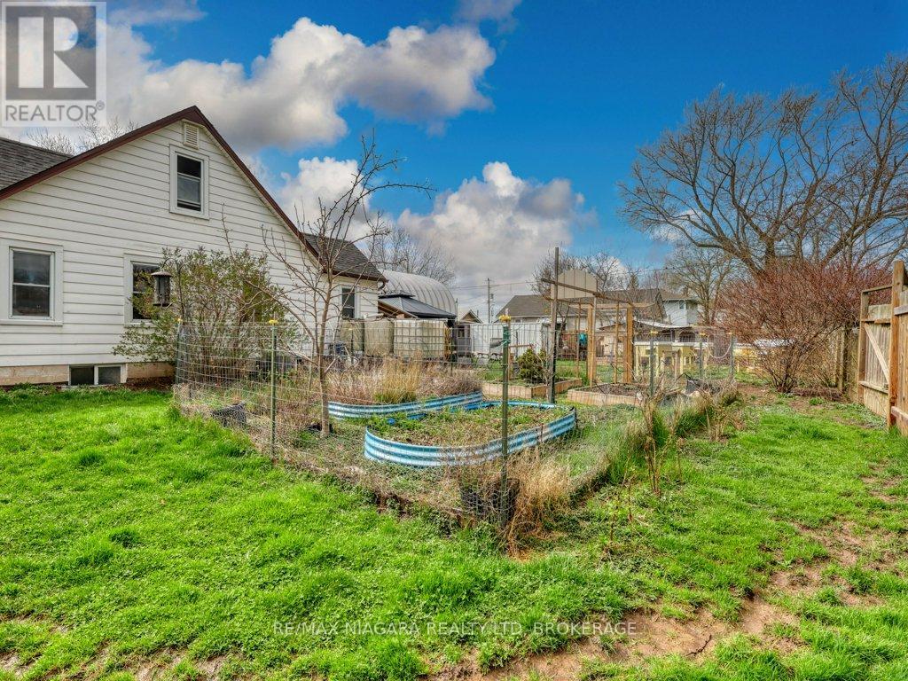 30 Erie Street, Welland (Dain City), Ontario  L3B 5J7 - Photo 8 - X13055060