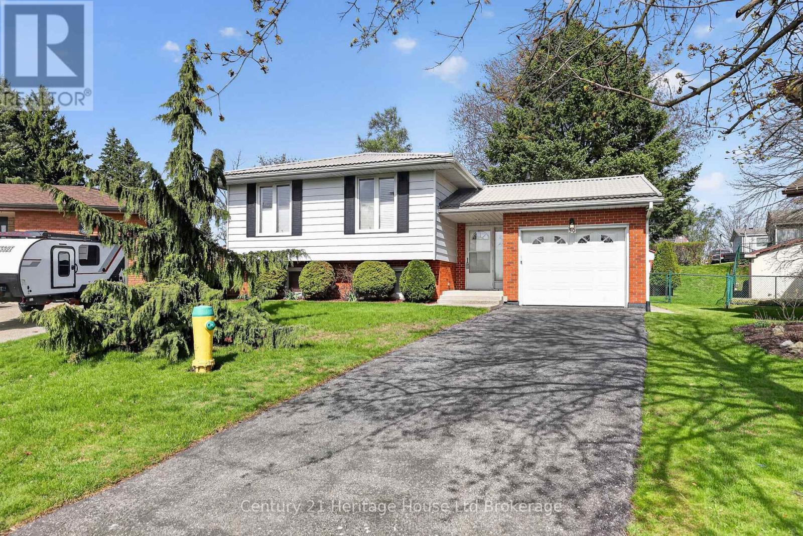 30 ASHTON COURT, Woodstock, Ontario