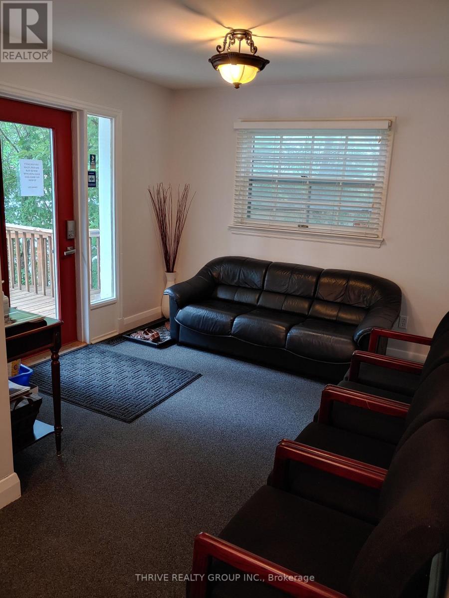 156 Oxford Street W, London North, Ontario  N6H 1S1 - Photo 8 - X12846106