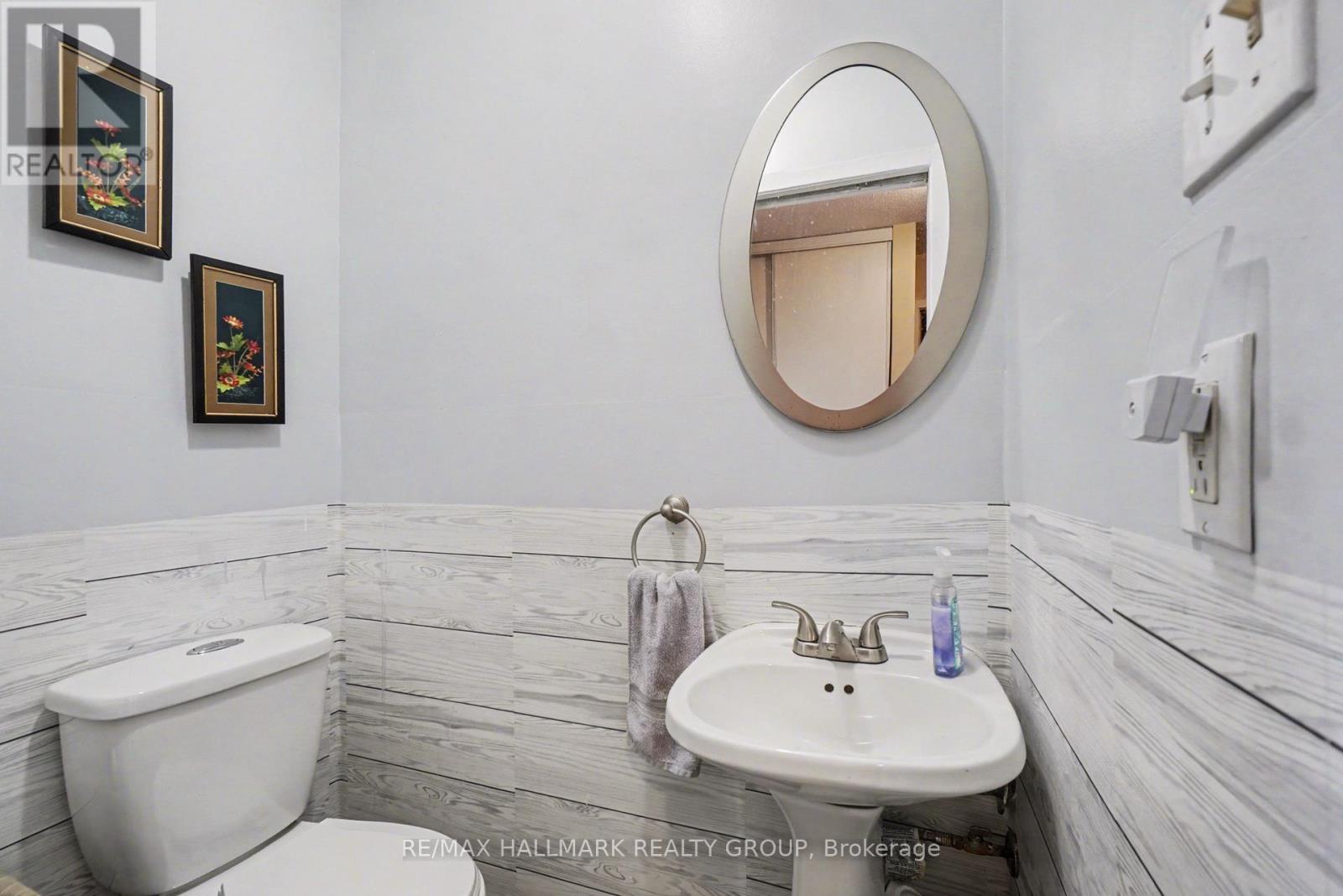 12d Arnold Drive, Ottawa, Ontario  K2H 6V9 - Photo 11 - X12961620