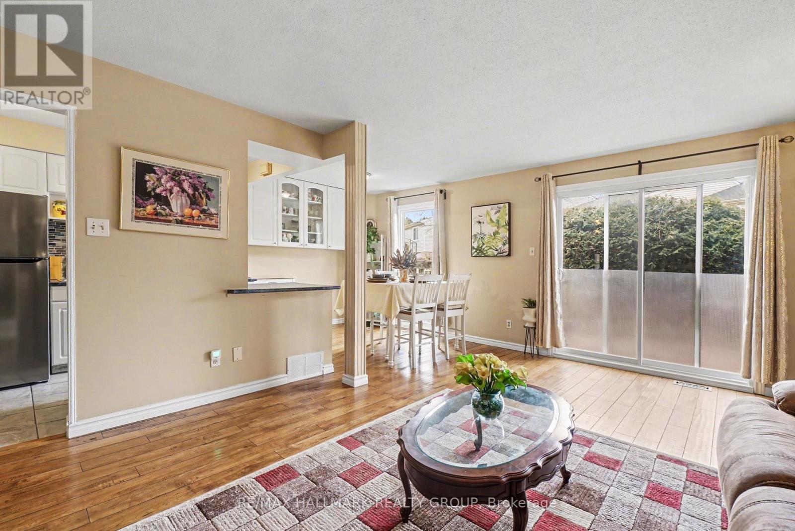 12d Arnold Drive, Ottawa, Ontario  K2H 6V9 - Photo 5 - X12961620