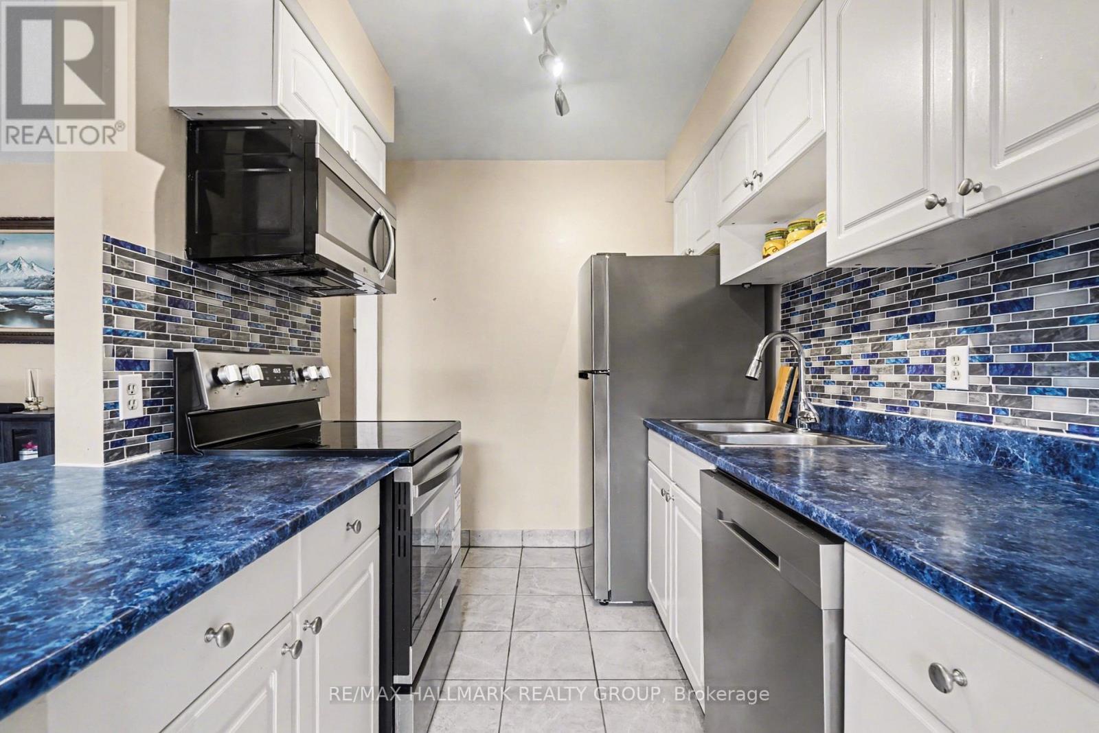 12d Arnold Drive, Ottawa, Ontario  K2H 6V9 - Photo 9 - X12961620