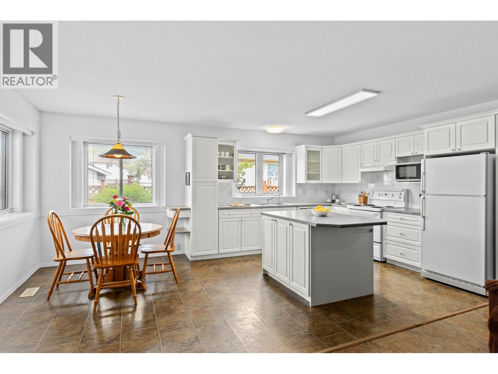 380 Murray Crescent, Kelowna, British Columbia  V1X 7P7 - Photo 11 - 10385217