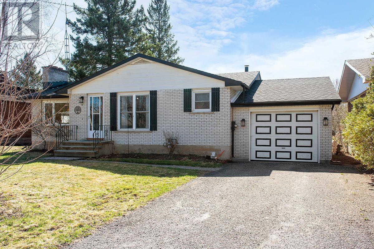 10 Robert Road, Perth, Ontario  K7H 2Z8 - Photo 2 - X13054922