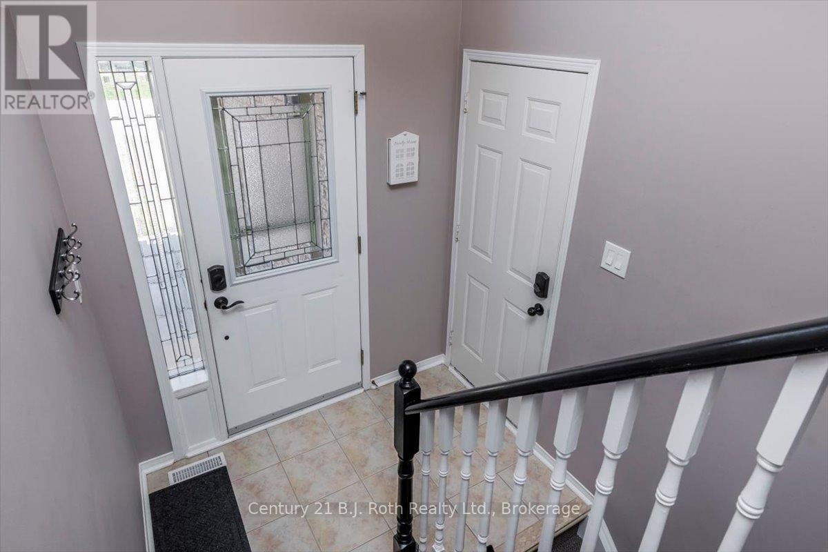 116 Dyer Drive, Wasaga Beach, Ontario  L9Z 1E5 - Photo 3 - S13055022