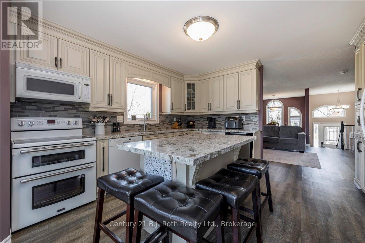 116 Dyer Drive, Wasaga Beach, Ontario  L9Z 1E5 - Photo 7 - S13055022