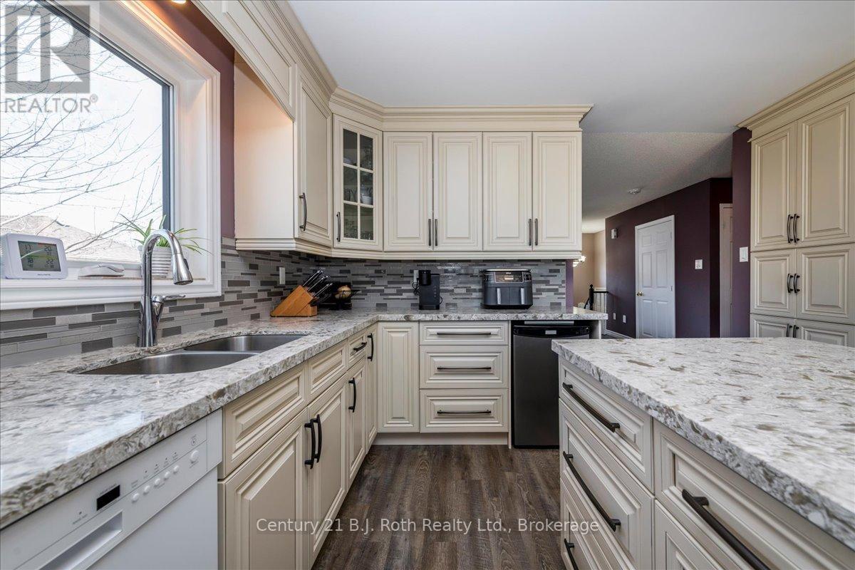 116 Dyer Drive, Wasaga Beach, Ontario  L9Z 1E5 - Photo 8 - S13055022