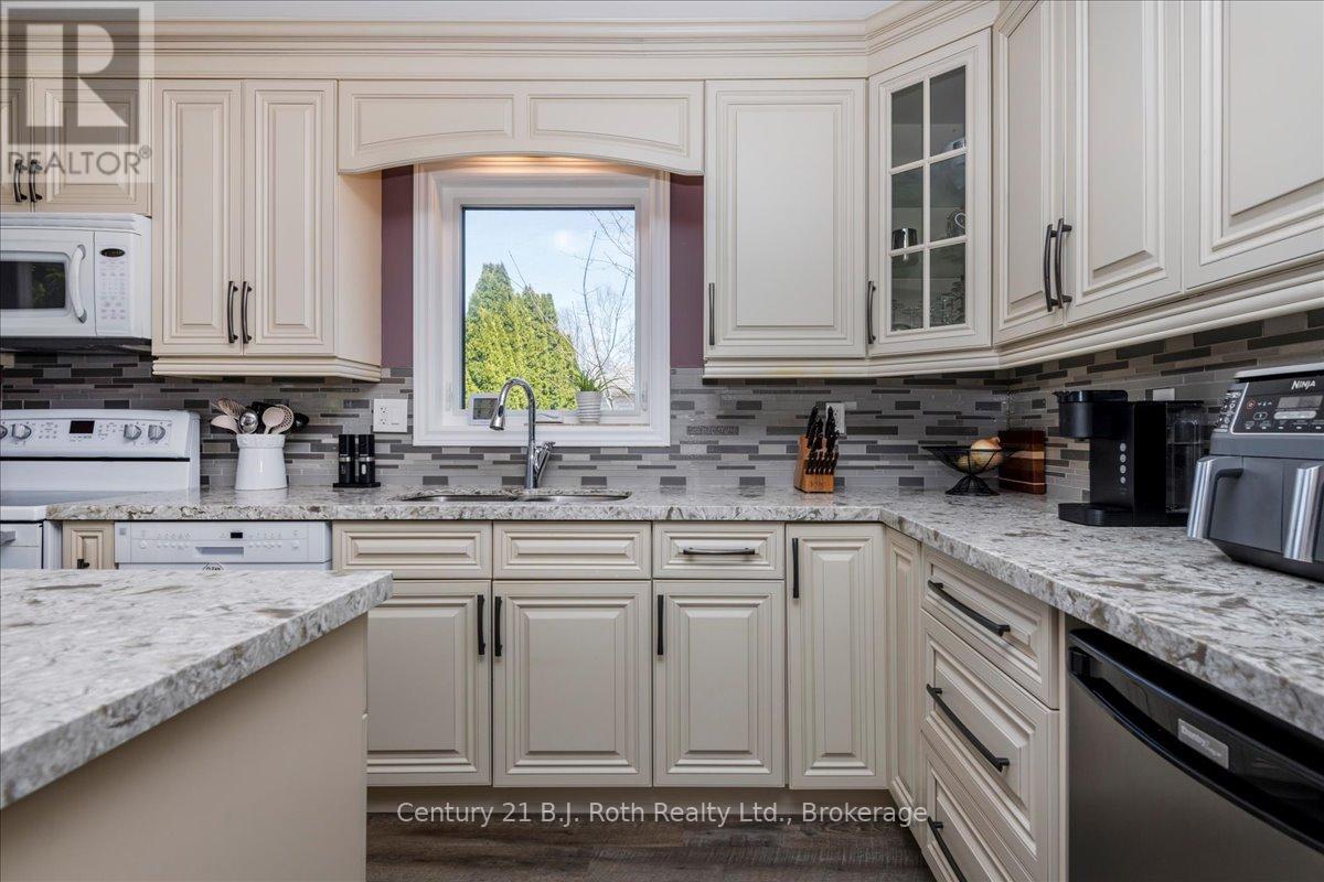 116 Dyer Drive, Wasaga Beach, Ontario  L9Z 1E5 - Photo 9 - S13055022