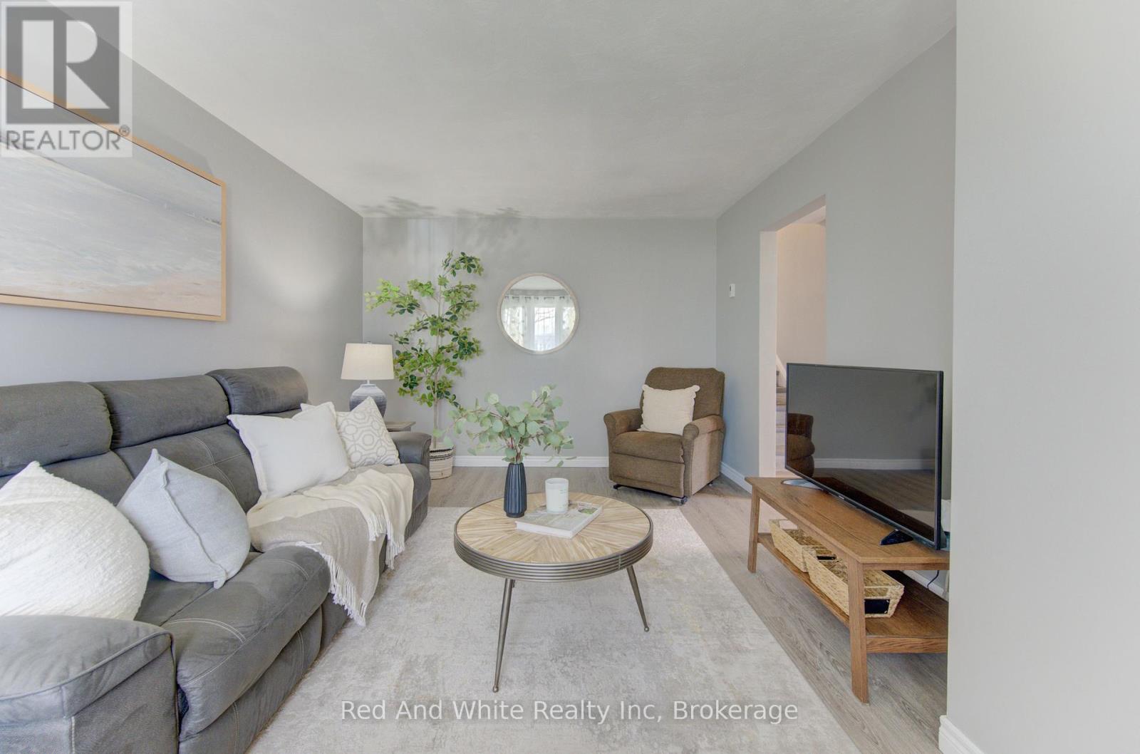 100 Johanna Drive, Cambridge, Ontario  N1S 4A7 - Photo 5 - X13055016