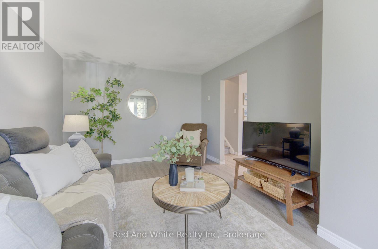 100 Johanna Drive, Cambridge, Ontario  N1S 4A7 - Photo 6 - X13055016