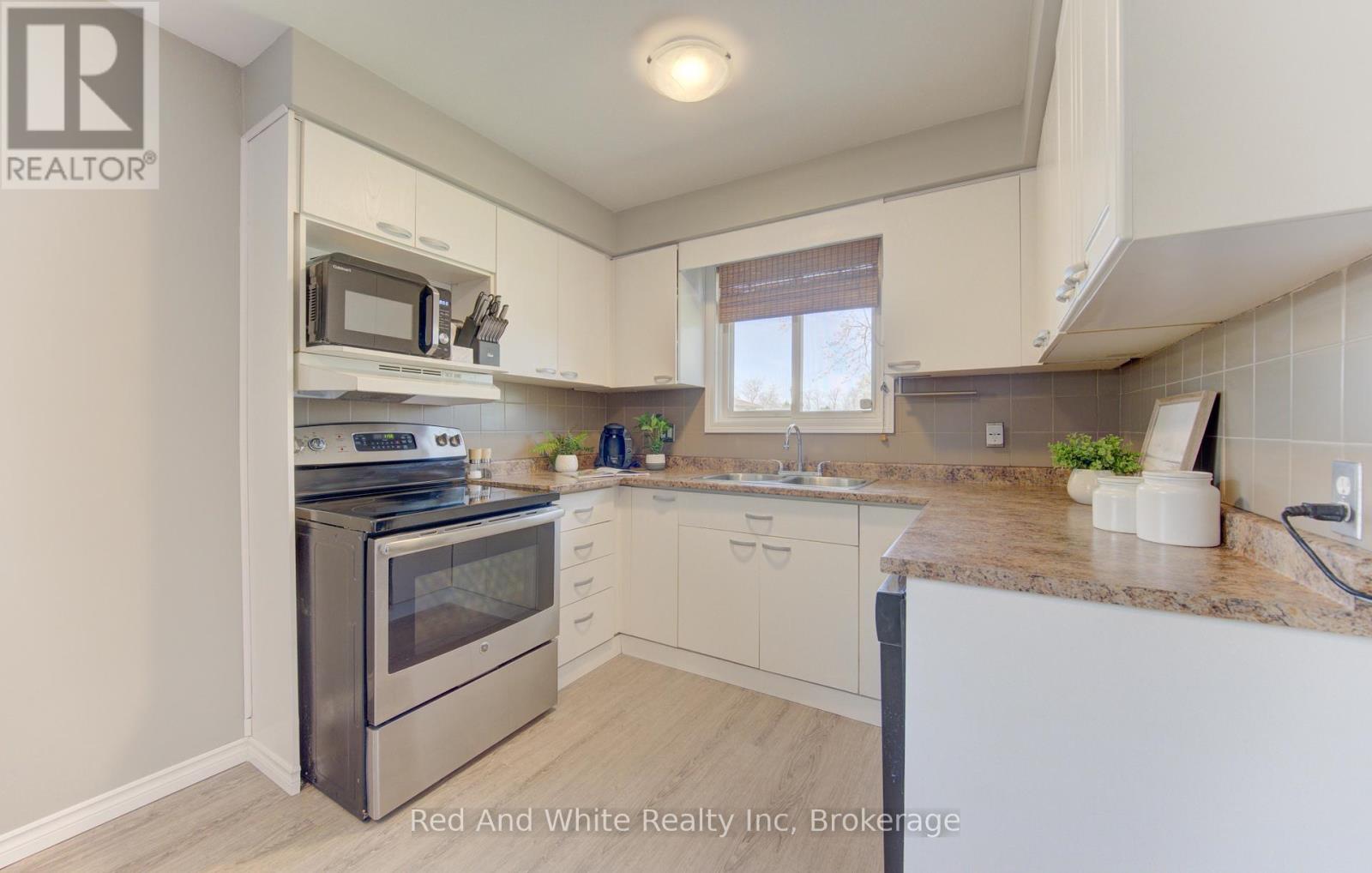 100 Johanna Drive, Cambridge, Ontario  N1S 4A7 - Photo 8 - X13055016