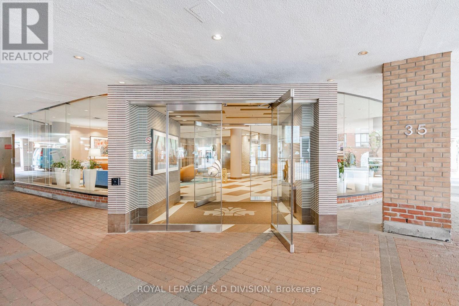 711 - 35 Church Street, Toronto, Ontario  M5E 1T3 - Photo 3 - C13054906