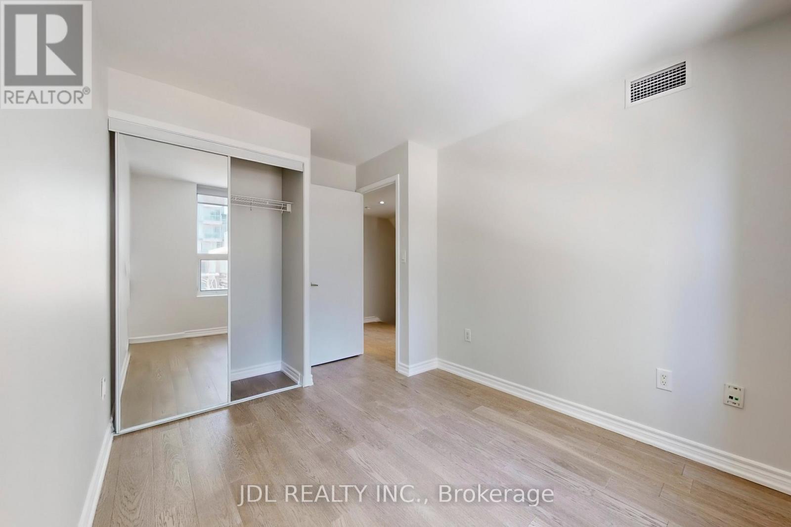 Th8 - 31 Brunel Court, Toronto, Ontario  M5V 3Y2 - Photo 15 - C13055090