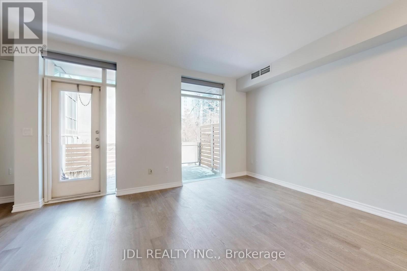 Th8 - 31 Brunel Court, Toronto, Ontario  M5V 3Y2 - Photo 6 - C13055090