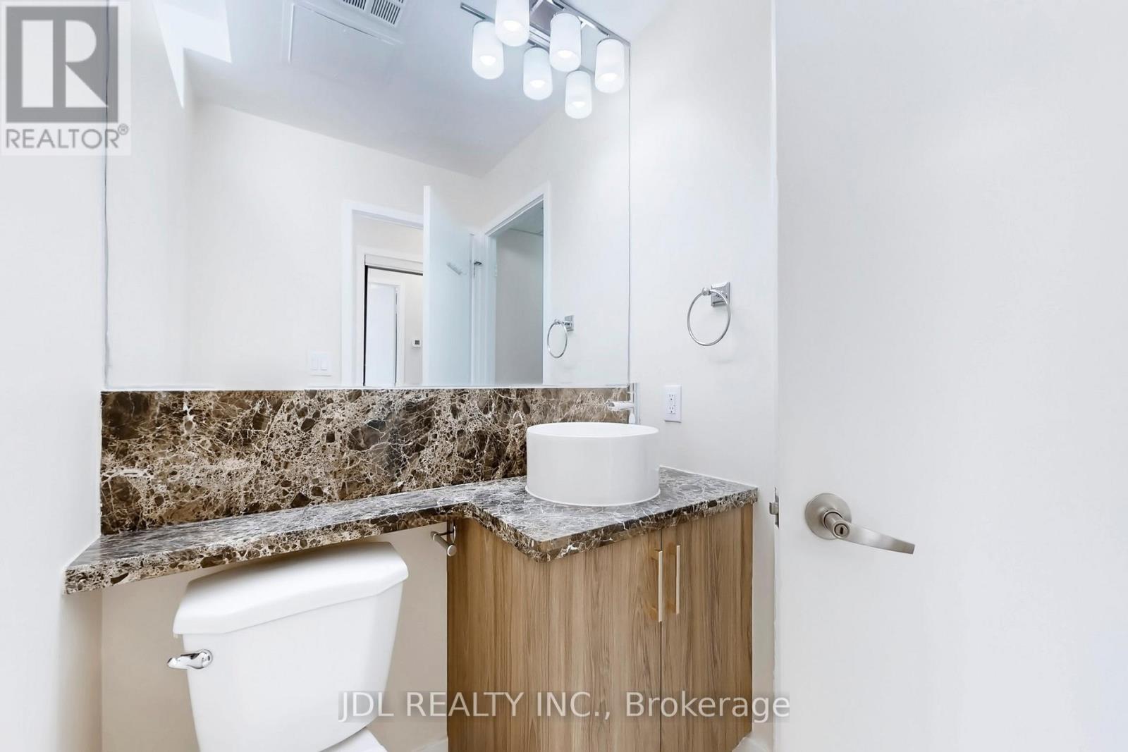 Th8 - 31 Brunel Court, Toronto, Ontario  M5V 3Y2 - Photo 9 - C13055090