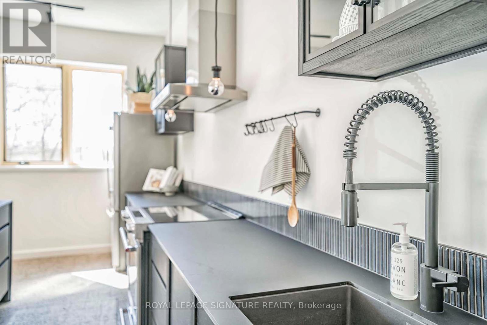 1 - 36 Geary Avenue, Toronto (Wychwood), Ontario  M6H 2B4 - Photo 17 - C13055098