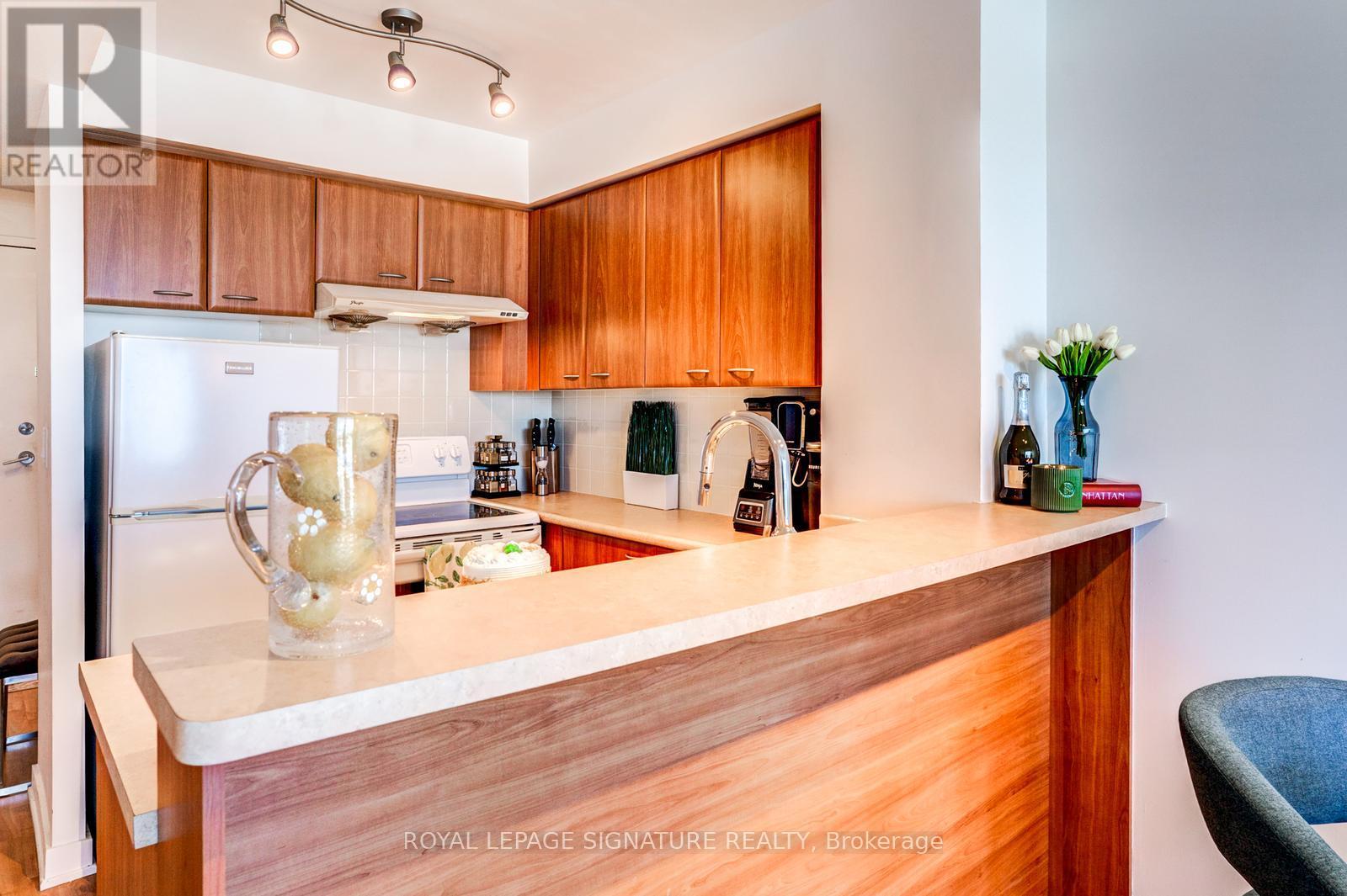 1203 - 36 Lee Centre Drive, Toronto, Ontario  M1H 3K2 - Photo 4 - E13055000