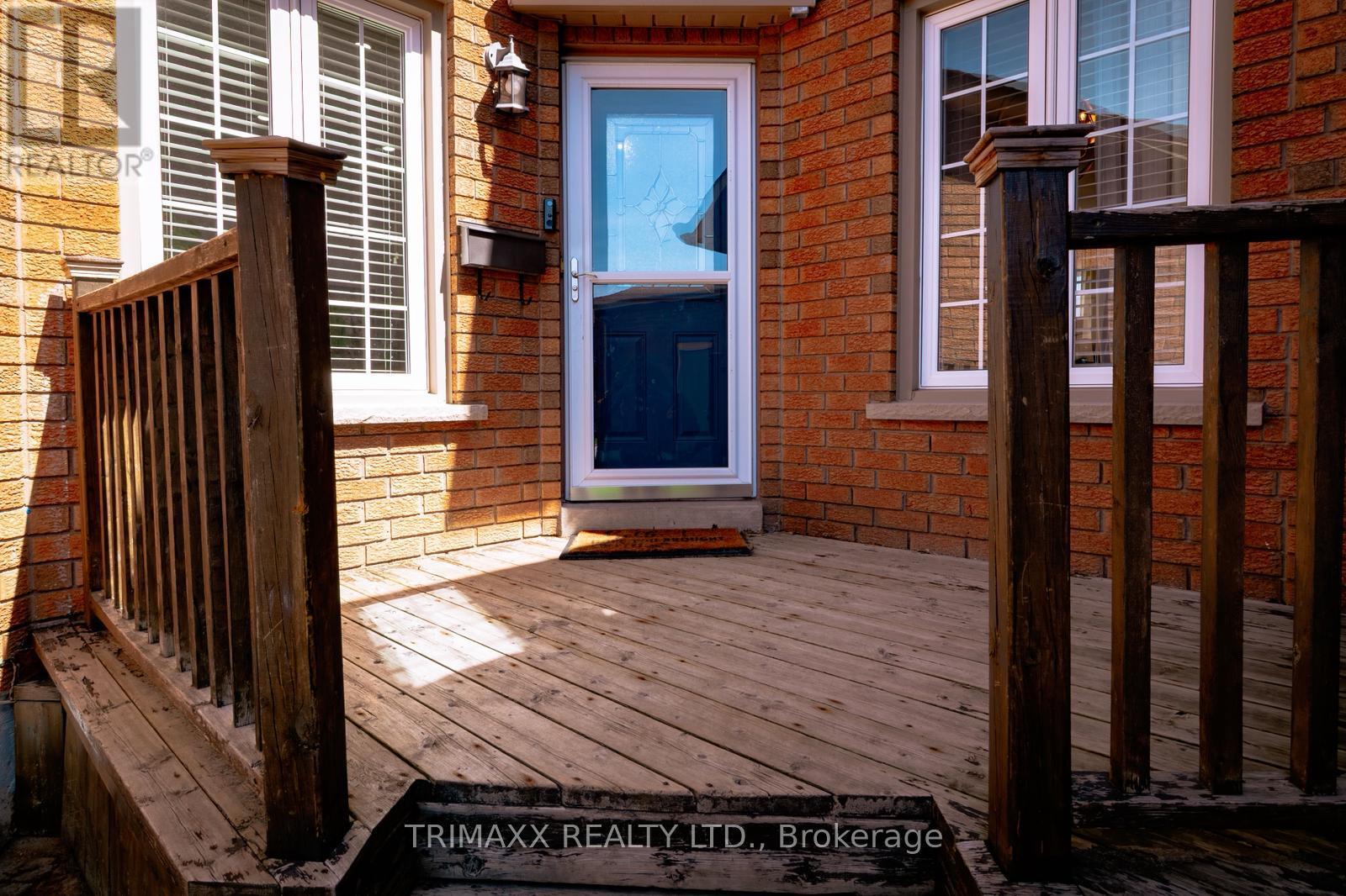 92 Hartrick Place, Whitby, Ontario  L1R 2C3 - Photo 5 - E13054688