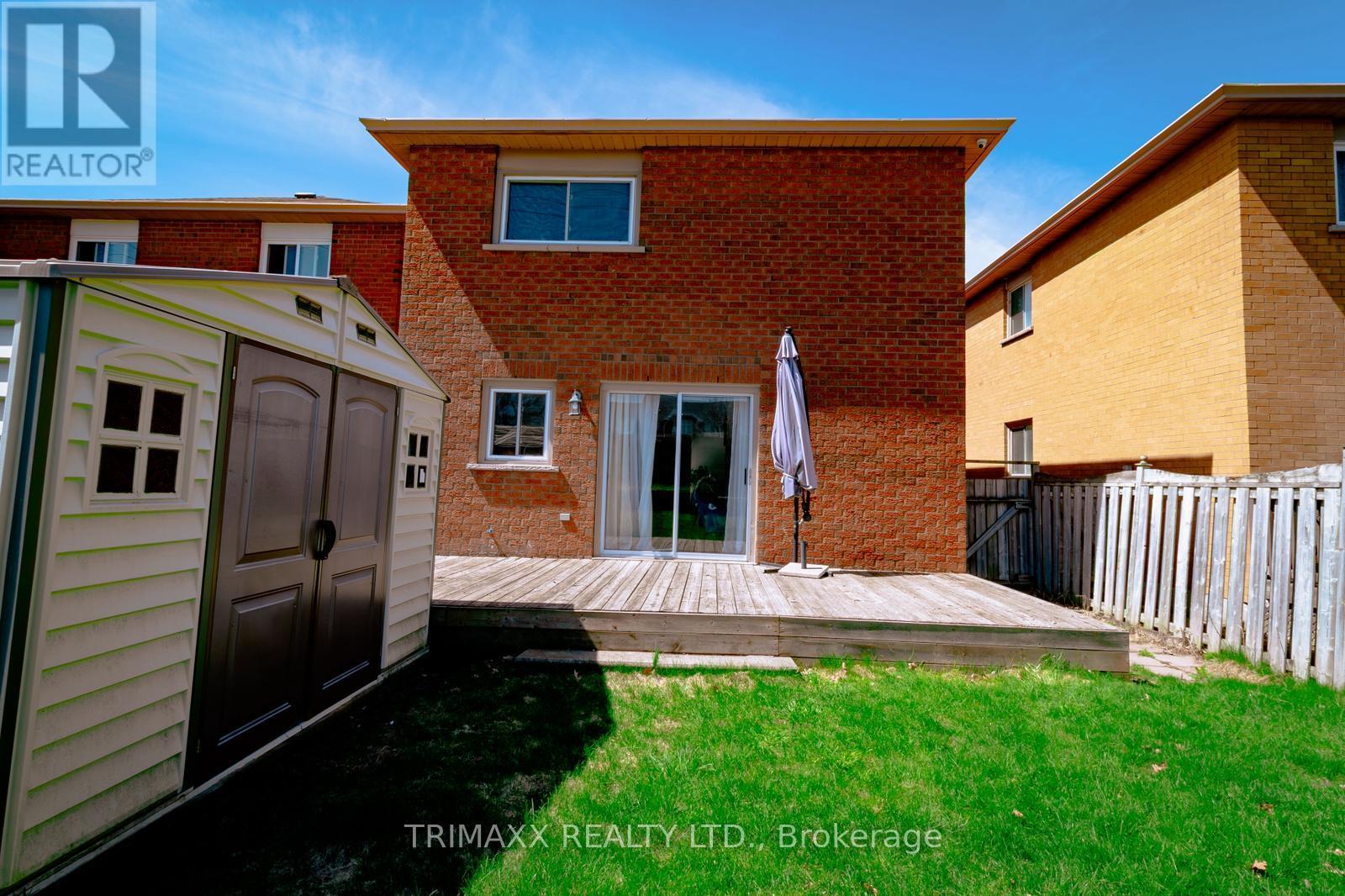 92 Hartrick Place, Whitby, Ontario  L1R 2C3 - Photo 6 - E13054688