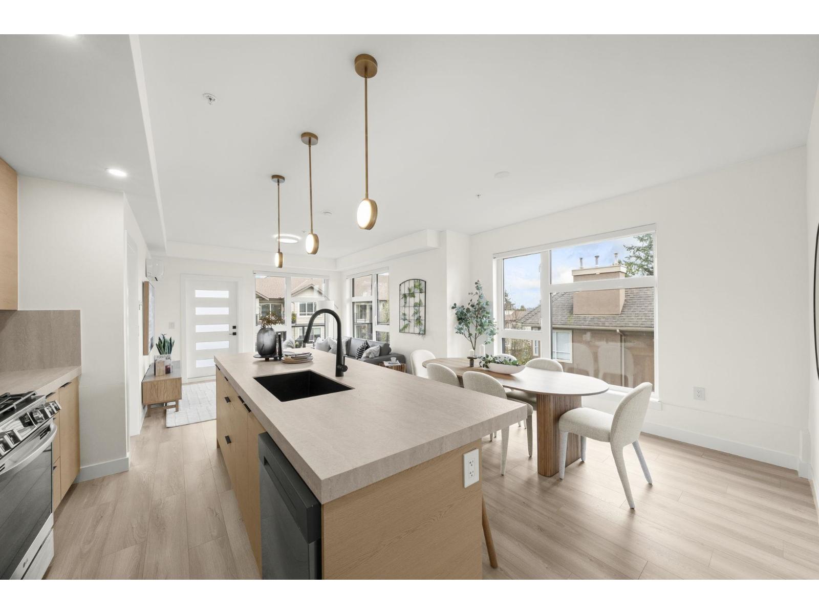 304 15353 17 AVENUE, Surrey, British Columbia