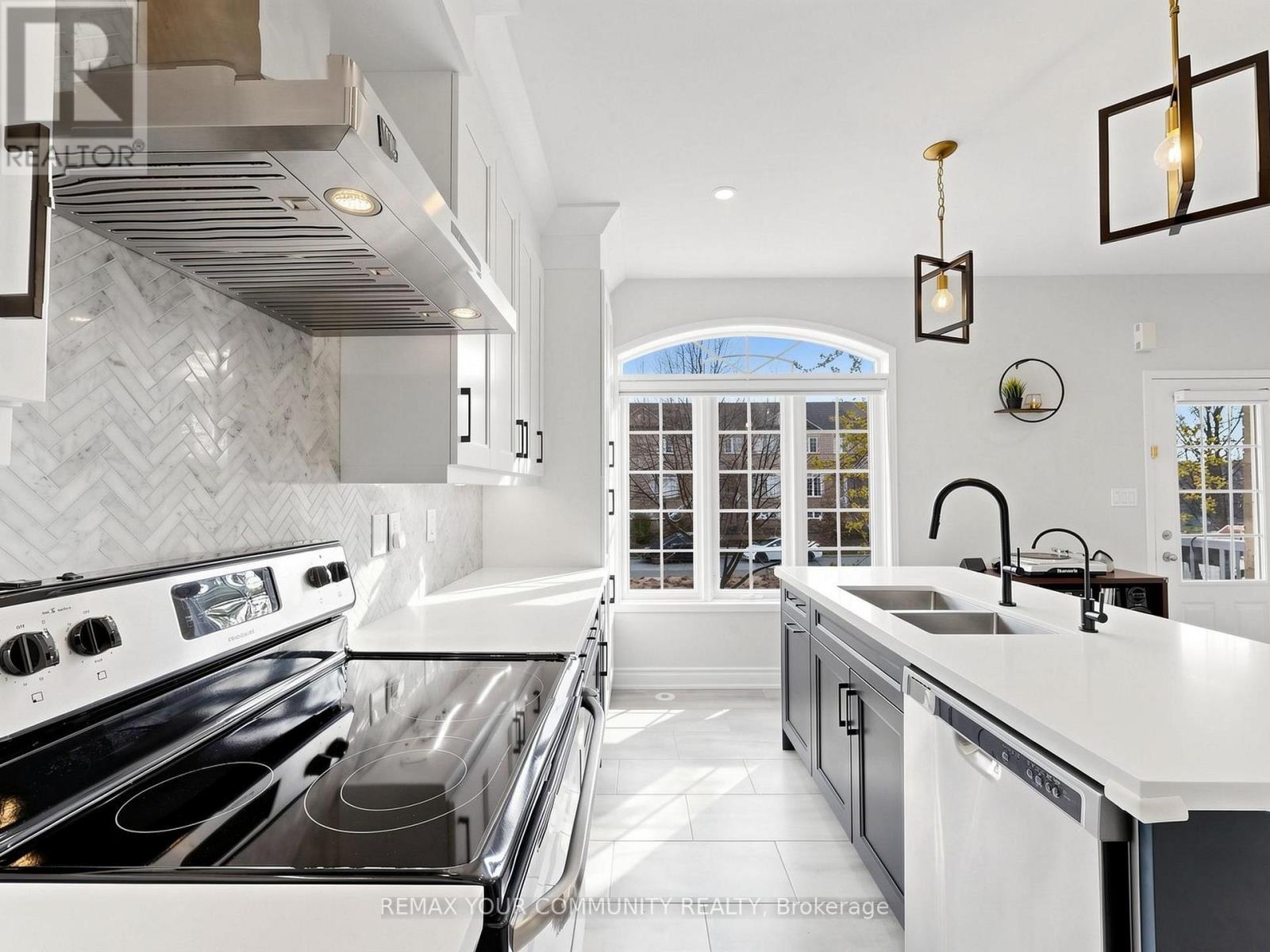 2327 Sutton Drive, Burlington, Ontario  L7L 6Y9 - Photo 16 - W13052756