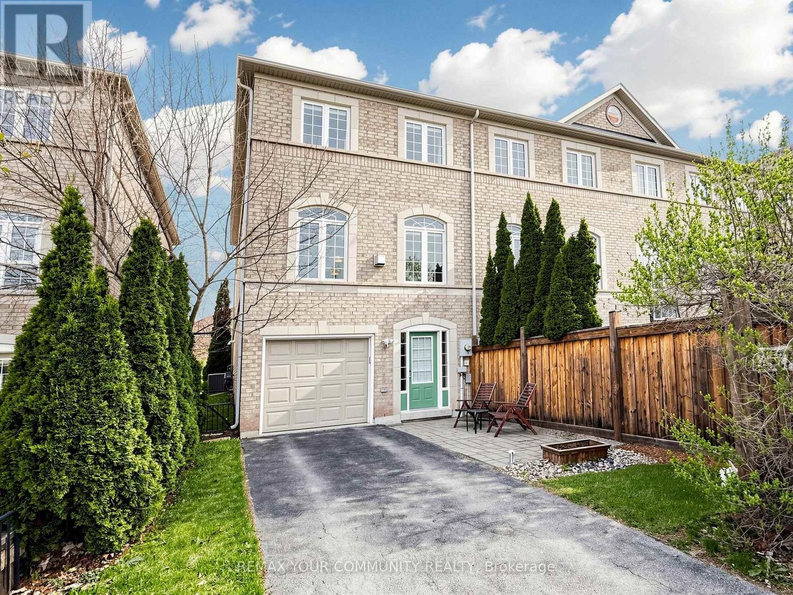 2327 Sutton Drive, Burlington, Ontario  L7L 6Y9 - Photo 4 - W13052756