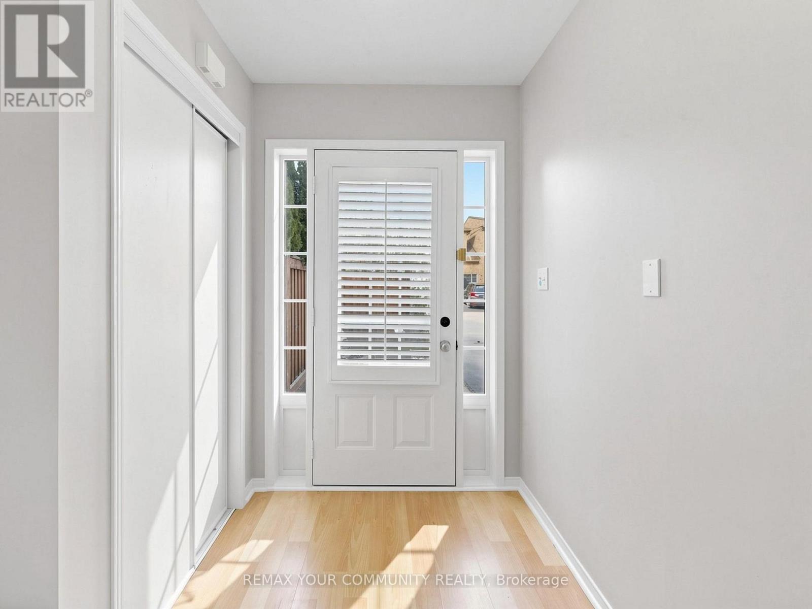 2327 Sutton Drive, Burlington, Ontario  L7L 6Y9 - Photo 5 - W13052756